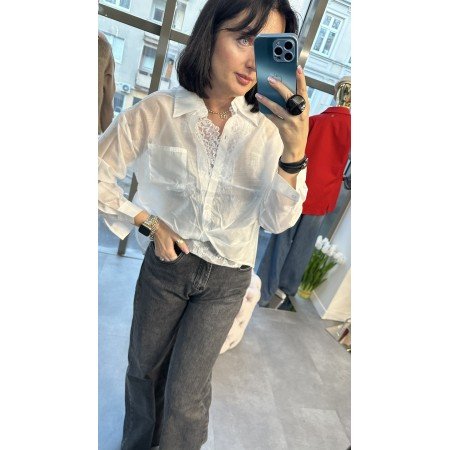 Szyk i Transparentność: Biała Koszula z Koronkowym Topem 2w1 ViCOLO – Włoski Look z Efektem WOW, Made in Italy // 5142