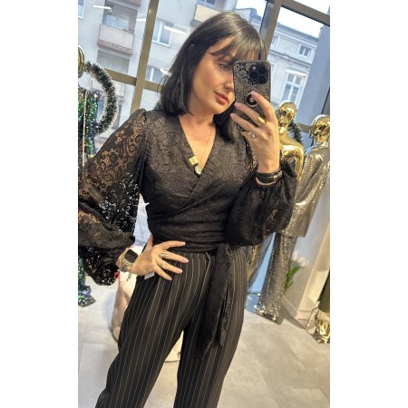 Koronkowa Bluzka Kopertowa Czarna – Elegancja, Zmysłowość i Polska Produkcja // 5303