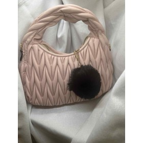 Czarny futrzany breloczek do toby lub kluczy // 5353