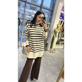 Długi Sweter z Golfem w Pasy – Kremowo-Czarny Oversize // 5560