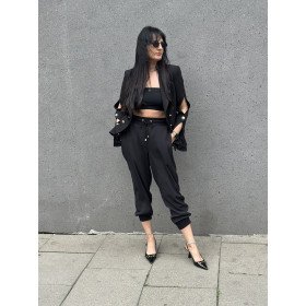 Czarna marynarka oversize z ozdobnymi guzikami na rękawach od Monique Garconne // 606