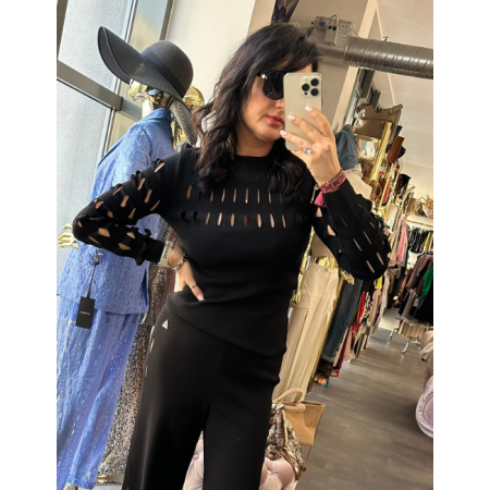 Designerska Bluzka AKEP z Laserowymi Wycięciami – Kwintesencja Włoskiego Stylu (Made in Italy), czarna // 5750