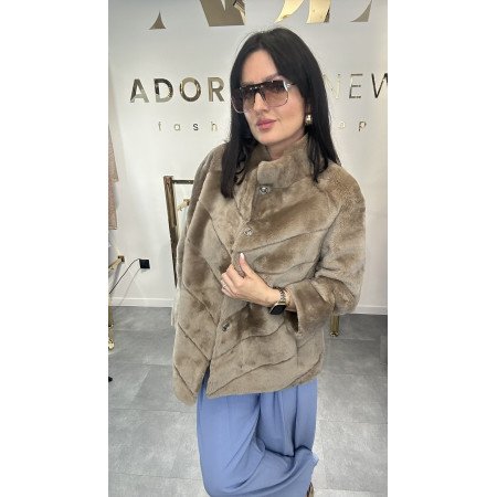 Luksusowe Futro Naturalne Krótki Płaszcz - Kolor Beżowy/Karmel, Fason Pikowany, Uniwersalny Rozmiar // 5002
