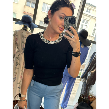 Czarny Elegancki Top Artigli z Biżuteryjnym Dekoltem – Włoski Szyk i Komfort // 5835