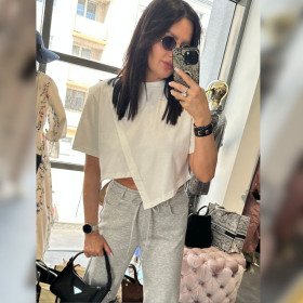 Biały Crop Top Bawełniany AdoreDanew – Asymetryczny T-shirt Premium – 100% Bawełna // 5965