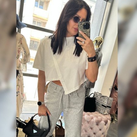 Biały Crop Top Bawełniany AdoreDanew – Asymetryczny T-shirt Premium – 100% Bawełna // 5965