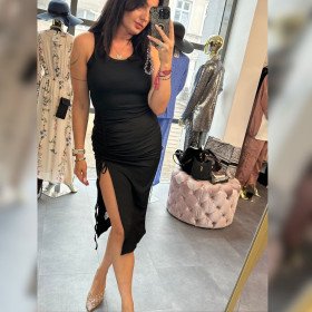czarna dopasowana sukienka // 6002