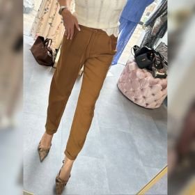 Lekkie Spodnie Cygaretki Morgan – Karmelowe Spodnie z Wiskozy w Stylu Casual Elegance // 6016