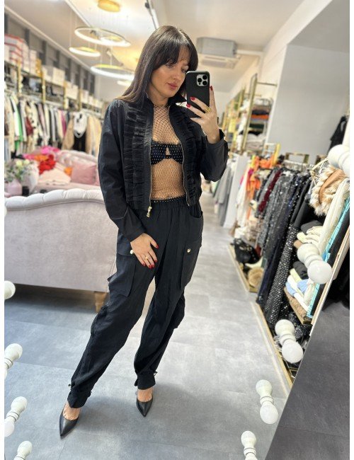 Czarne, luźne spodnie z kieszeniami i ściągaczami od Babylon