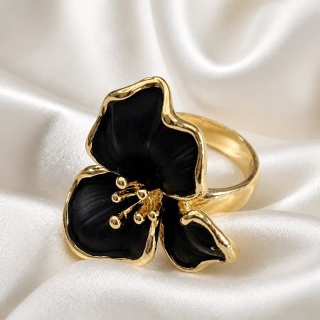 Ekskluzywny Pierścionek Koktajlowy Black Blossom – Złoto i Czarna Emalia //6047