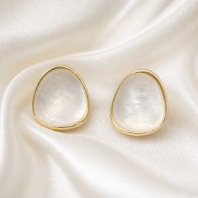 Eleganckie Kolczyki Organiczne Organic Pearl – Złoto i Masa Perłowa //6048