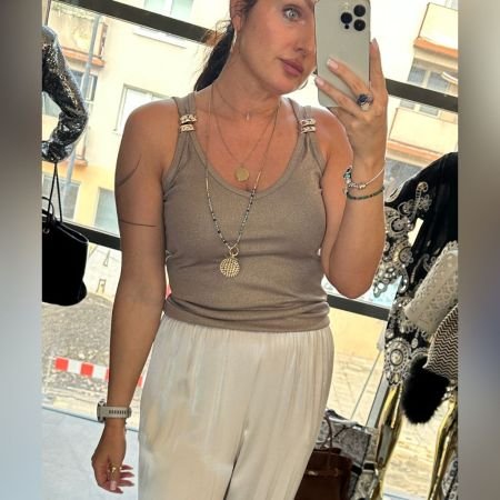 Elegancki Wiskozowy Top z Błyszczącą Nitką i Biżuteryjną Ozdobą Morgan Made in Italy | Taupe Gold // 6146