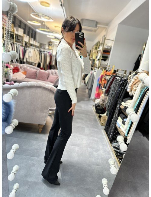 Uroczy sweter zapinany pod szyją na guzik