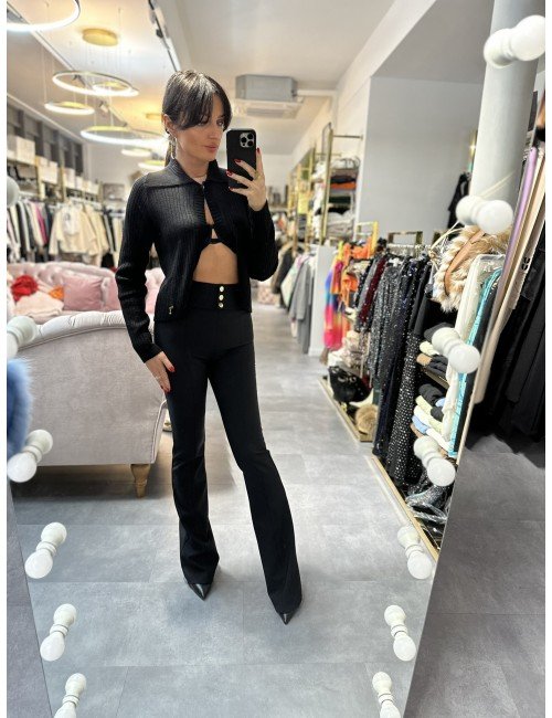 Uroczy sweter zapinany pod szyją na guzik