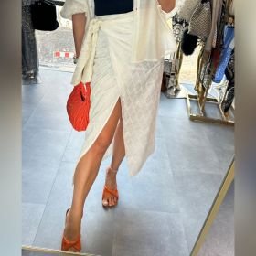 Luksusowa Spódnica Wiązana z Boku Midi MOTEL – Biała Ażurowa Made in Italy // 6191