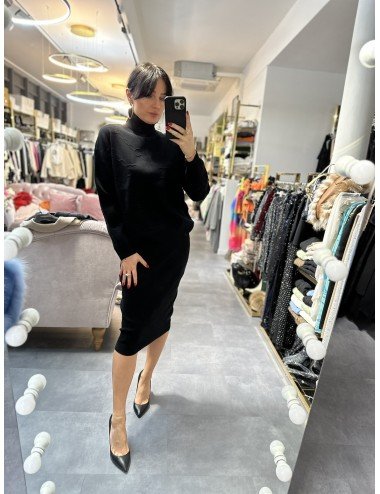 czarny sweter z golfem