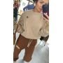 Ocieplana Bluza Oversize z Meszkiem i Biżuteryjną Broszką – Nude // 6255