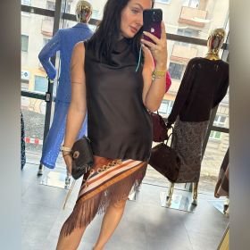 Włoska Sukienka Satynowa z Frędzlami i Nadrukiem Chusty AdoreDanew – 100% Wiskoza Made in Italy // 6182