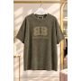 T-shirt damski Roberta Biagi z logo bordo i khaki | AdoreDanew