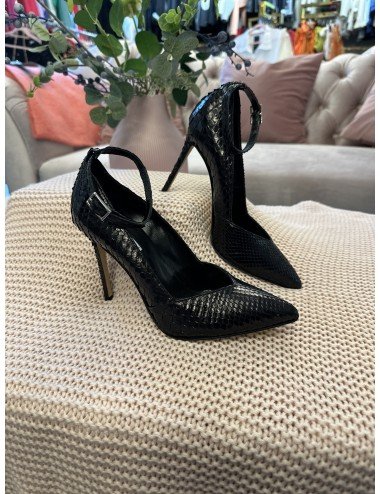 Czarne szpilki z motywem wężowej skóry od Spaziomoda // 1001*