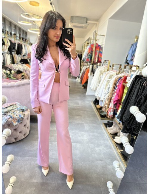 Różowy żakiet ze złotym zapięciem od Minoque Garconne // 1104