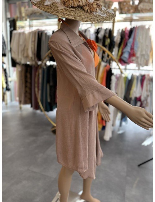 biała i brązowa koszula / pareo na plażę