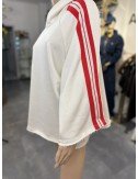 Biała bluza z czerwonymi lampasami od Souvenir // 1277