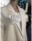 Broszka w kształcie białej róży // 1298*