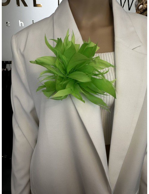 Broszka z zielonych piórek // 1304*