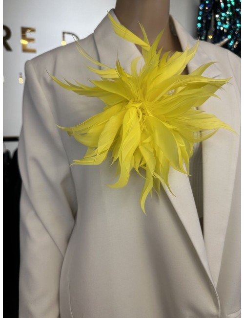 Broszka z żółtych piórek // 1305*