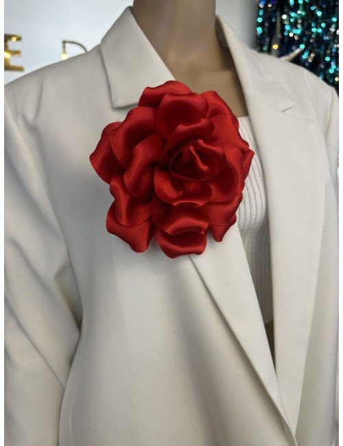 czerwona broszka w kształcie kwiatka // 1308*