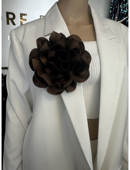 Brązowa broszka w kształcie kwiatka // 1313*