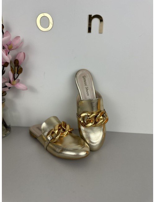 Zakryte klapki na płaskiej podeszwie - złote // 1331*