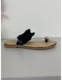 Klapki na płaskiej podeszwie z ozdobnym ananasem - czarne // 1333