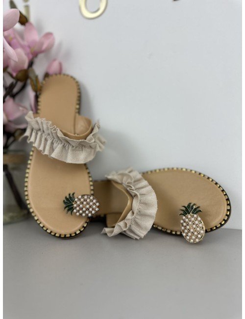 Klapki na płaskiej podeszwie z ozdobnym ananasem - białe // 1334