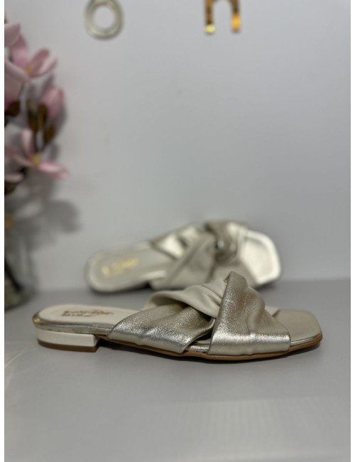 Klapki na płaskiej podeszwie - srebrno szare // 1337