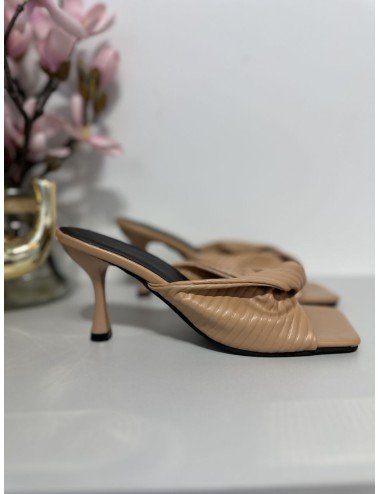 brązowe klapki na obcasie // 1345