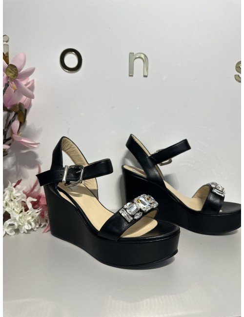 Czarne sandałki na koturnie // 1363