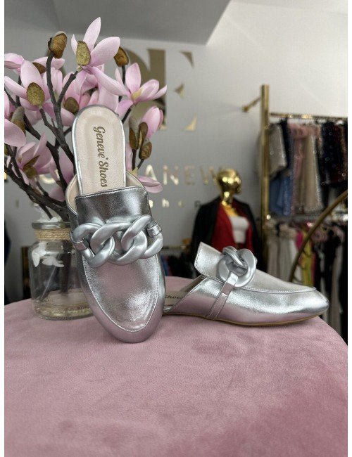 Zakryte klapki na płaskiej podeszwie - srebrne // 1412*