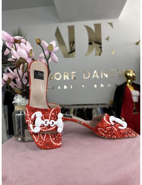 Czerwone klapki na obcasie z białą ozdobą // 1422*
