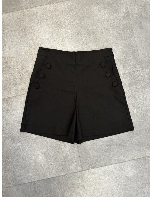 Czarne spodenki z guziczkami // 1444