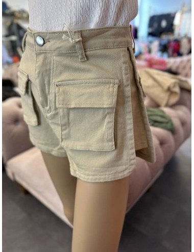 Beżowe szorty od Ana Caselli // 1500