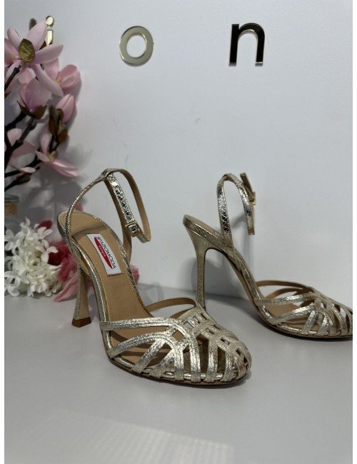 Złote sandałki na szpilce od SpazioModa // 1525*