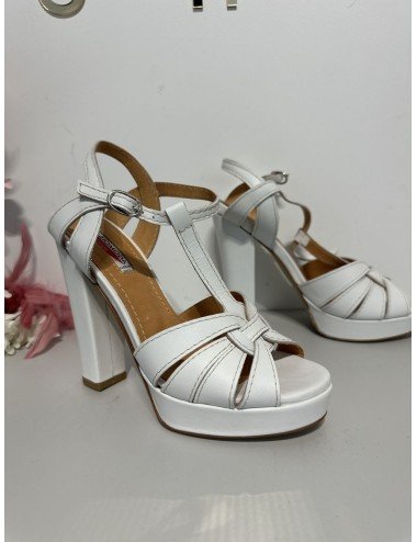 Białe sandałki na słupku // 1532*
