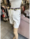 Białe szorty z kolorowym paskiem // 1509