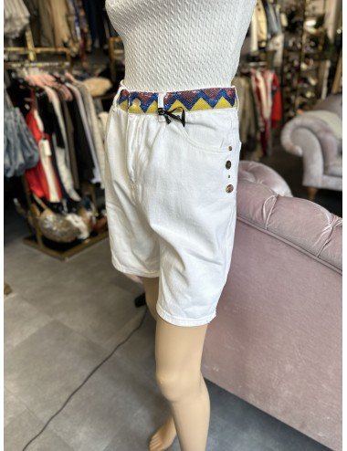 Białe szorty z kolorowym paskiem // 1509