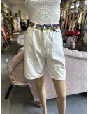 Białe szorty z kolorowym paskiem // 1509