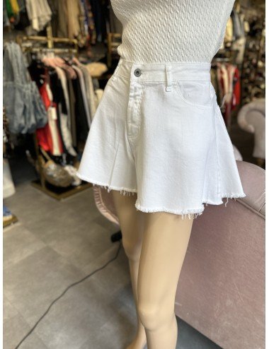 Białe szorty z luźną nogawką od Ana Caselli // 1510