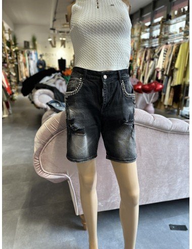 czarne dłuższe spodenki // 1533*