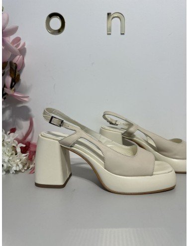 beżowe sandałki Federica Lancioli // 1589